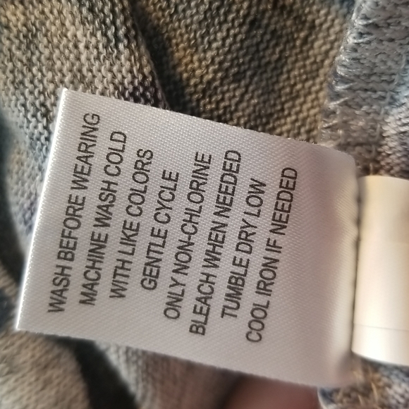 Mason and Mackenzie Stretch Floral Knit Top Large - Picture 7 of 7